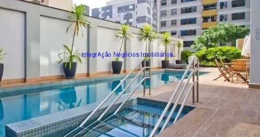 Apartamento Cobertura 54m², 01 dormitório, 01 banheiro e 01 vaga na garagem.  Condomínio com portaria, segurança, piscina, salão de festa