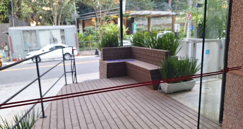 Loja 120m² e 02 banheiros.  Excelente localização á 4 minutos andando para a estação do metrô Consolação; Entre as Ruas Augusta, Luís Coelho