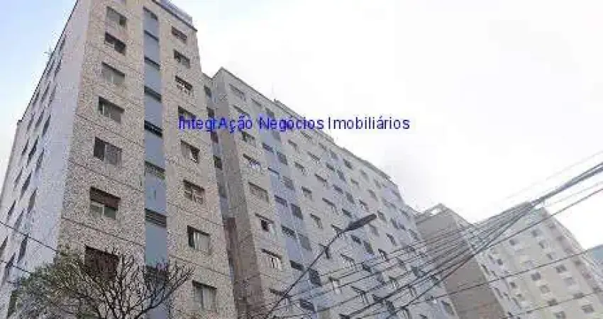 Apartamento com 51m², 01 dormitório, 01 banheiro e 01 vaga na garagem.  Condomínio com segurança e portaria.  Ótima localização