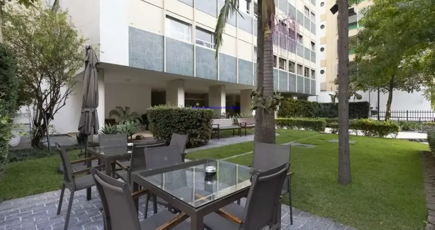 Apartamento 213,50m², 03 dormitórios (sendo suítes), 04 banheiros, 02 vagas na garagem.  Condomínio com portaria e segurança.  Ótima localização