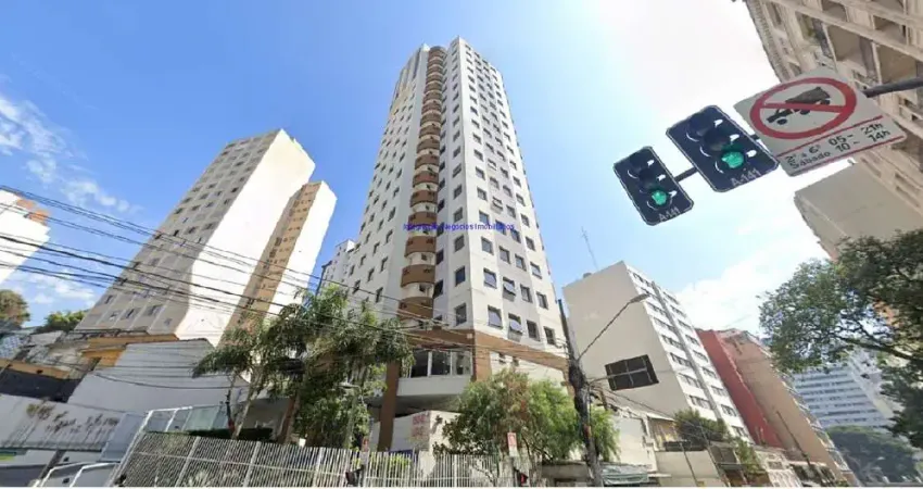Edifício tendo lobby com pé direito duplo, recepção, portaria 24 horas, controle de acesso, catracas, cafeteria no mezanino, 04 elevadores,