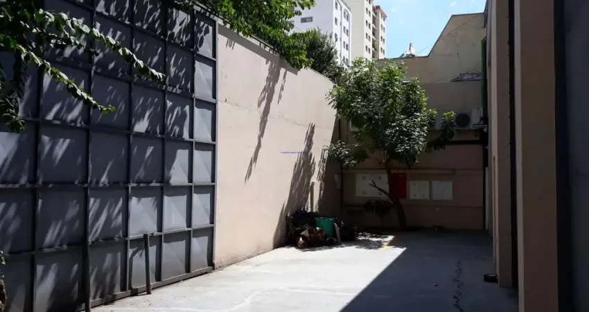 Galpão 805m².  Excelente localização entre as Ruas do Lavapés, Scuervo e dos Tapes. Próximo da estação do metrô São Joaquim.