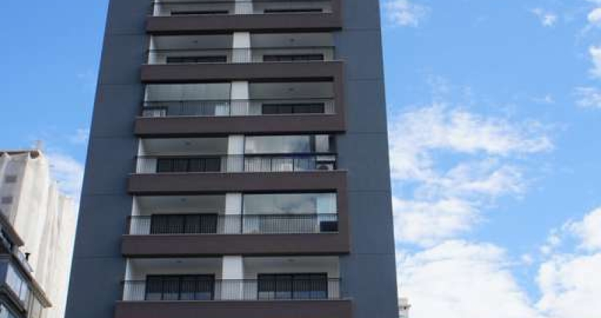 Apartamento Studio MOBILIADO 38m², 01 dormitório, 01 banheiro e 01 vaga na garagem.  Condomínio com portaria , piscina, piscina aquecida