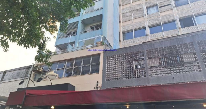 Apartamento 45m², 01 dormitórios e 01 banheiro.   Condomínio com portaria.  Excelente localização á 8 minutos andando para a estação do metrô