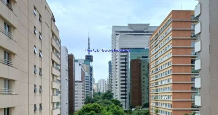 Apartamento 110m², 03 dormitórios (sendo 01 suíte), 03 banheiros e 01 vaga na garagem.  Condomínio com portaria, segurança 24hrs, piscina adulto