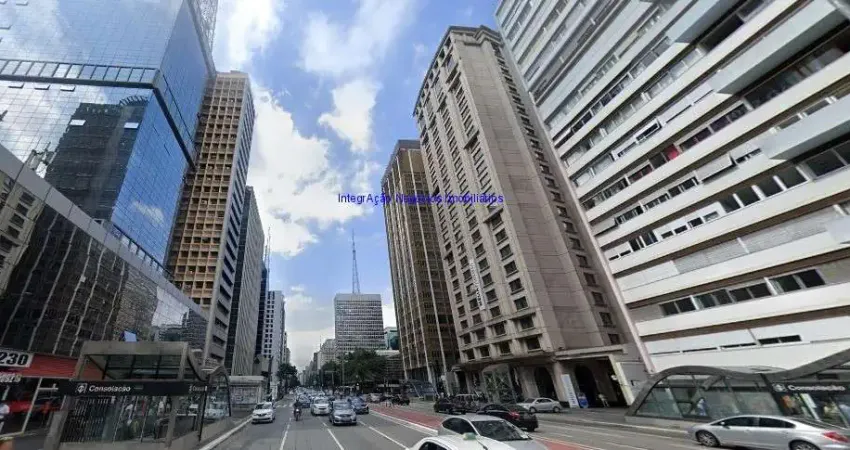Loja 180m² e 01 banheiro.  Excelente localização á 2 minutos andando para a estação do metrô Consolação; Entre  as ruas da Consolação, Bela Cintra