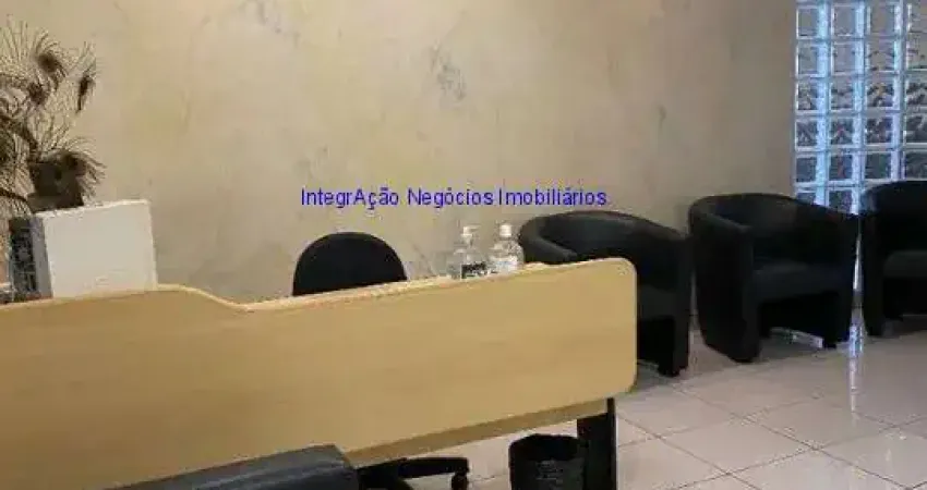 Conjunto comercial, 04 salas e 03 banheiros.  Condomínio com recepção e segurança.  Excelente localização á 2 minutos andando para a estação do metrô