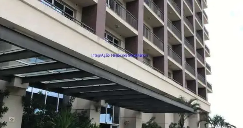 Conjunto comercial 62m², 01 copa, 01 banheiro e 01 vaga na garagem. Piso flutuante em peças granito, copa com cuba e bancada armários.  Condomínio