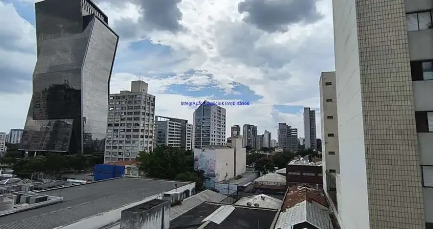 Apartamento 50m², 01 dormitório e 01 banheiro.  Condomínio com portaria e segurança.  Excelente localização, á 5 minutos andando para a estação
