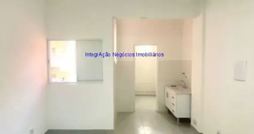 Apartamento Studio 30m², 01 dormitório e 01 banheiro.  Condomínio com portaria e segurança.  Excelente localização