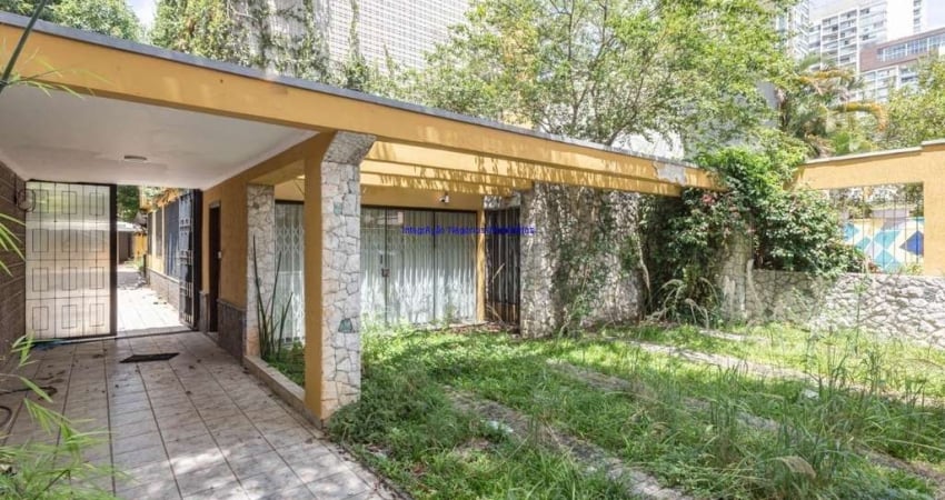 Sobrado 237 m², 02 dormitórios (sendo 01 suíte ), 02 banheiros e 04 vagas  de garagem.  Excelente localização