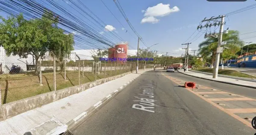 Galpão 5.625m² e 10 banheiros.  Excelente localização entre as Ruas São Mateus do Sul, Teixeira Soares e Avenida Natalia Zarif.   Todas as informações