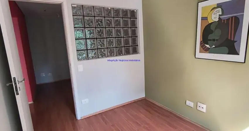 Conjunto Comercial 33m², 01 banheiro e 01 vaga na garagem.  Condomínio com recepção e segurança 24hrs.  Excelente localização.