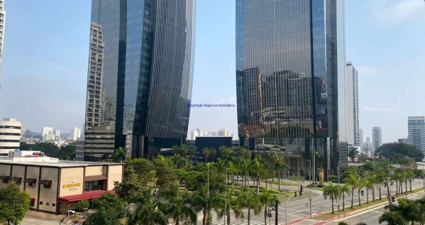 Conjunto Comercial 85m², 02 banheiros e 02 vagas na garagem.  Condomínio com recepção e segurança 24hrs.  Excelente localização entre as Ruas Antônio