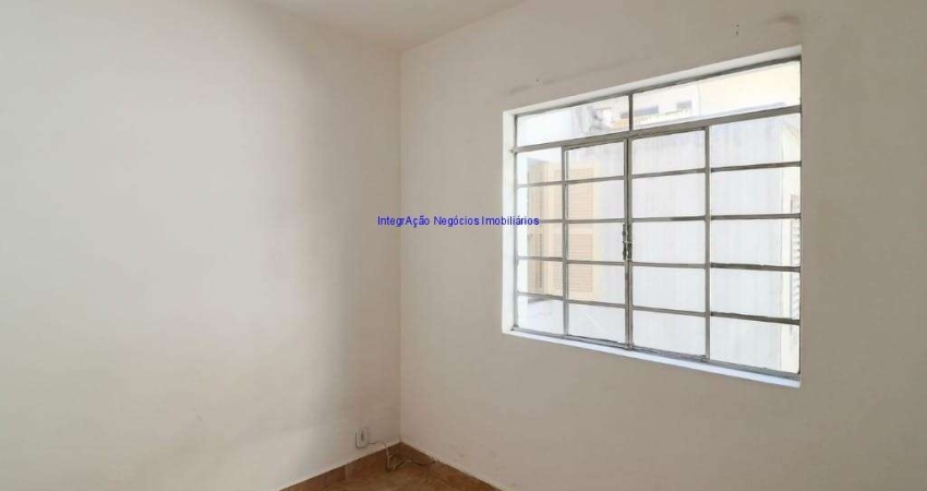 Apartamento 104m², 01 dormitório e 01 banheiro.  Condomínio com portaria.  Excelente localização entre as Ruas Piracuama, Apinajes e Ministro Gastão