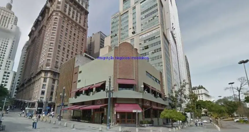 Galpão 1.463m² e 02 banheiros.  Excelente localização, á 2 minutos andando para a estação do metrô São Bento; Entre a Rua Libero Badaró
