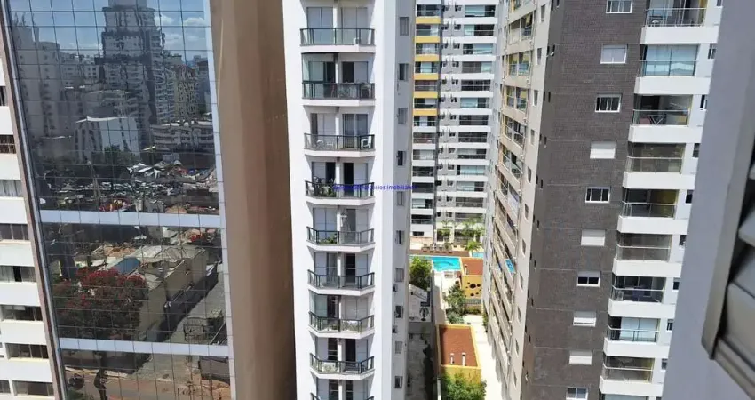 Apartamento Studio 25m², 01 dormitório, 01 banheiro e 01 vaga de garagem.  Condomínio com portaria 24hrs, piscina, e academia.  Excelente localização
