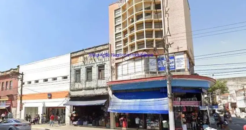 Loja  714m² e 02 banheiros.  Excelente localização entre as Ruas Brigadeiro Machado, Cavalheiro e Hipódromo.