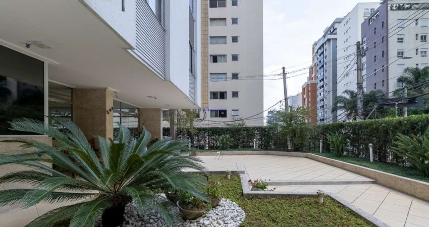 Apartamento 155m², 03 dormitórios (sendo suítes), 03 banheiros e 02 vagas na garagem.  Condomínio com portaria e segurança.  Excelente localização