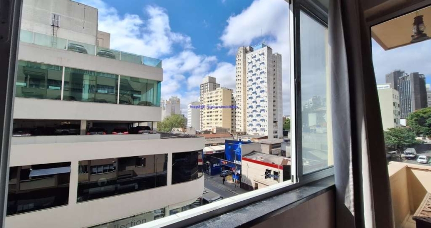 Apartamento 96m², 02 dormitórios e 02 banheiros.  Condomínio com portaria, elevadores e zelador.  Excelente localização á 6 minutos andando