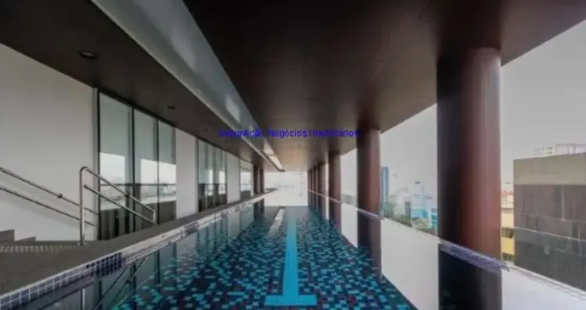 Condomínio com portaria, segurança, piscina, academia, salão de festa, sauna, salão de jogos, playground, churrasqueira e jardim.
