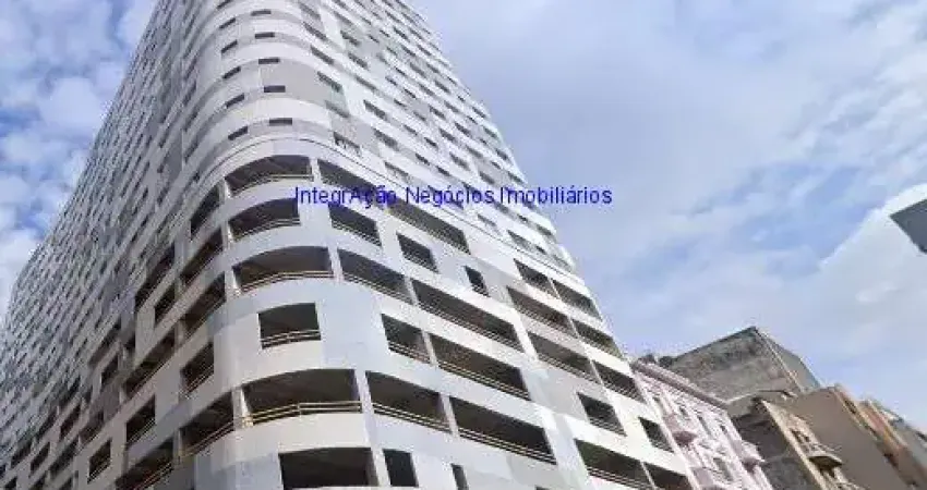 Apartamento mobiliado 50m², 01 dormitório e 01 banheiro.  Condomínio com portaria e segurança.  Excelente localização