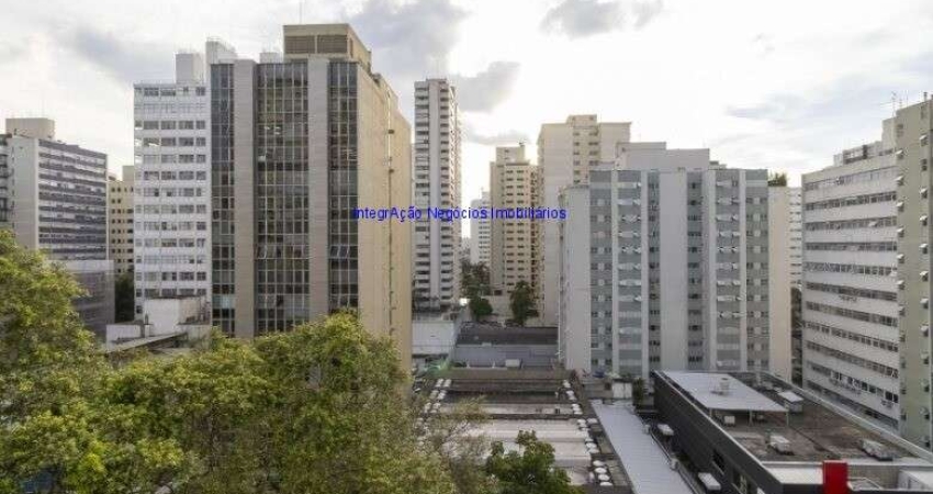 Apartamento 240m², 04 dormitórios (sendo 01 suíte), 03 banheiros e 01 vaga na garagem.  Condomínio com portaria, segurança, playground e jardim.