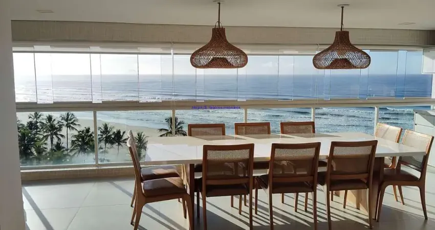 Apartamento Cobertura MOBILIADO 300m², 05 dormitórios (sendo suítes), 06 banheiros e 03 vagas de garagem.  Condomínio com portaria, segurança, piscina