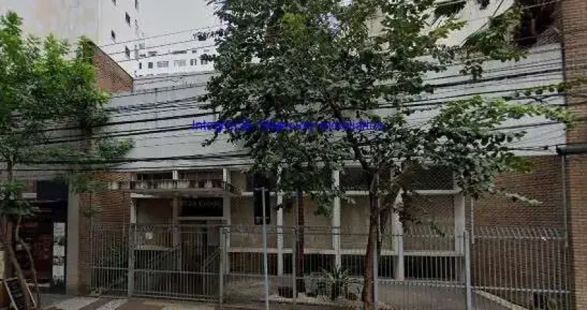 Loja 325m²,  01 copa e 03 banheiros.  Excelente localização entre as Ruas Doutor Cândido Espinheira, Traipu e Avenida General Olímpio da Silveira.