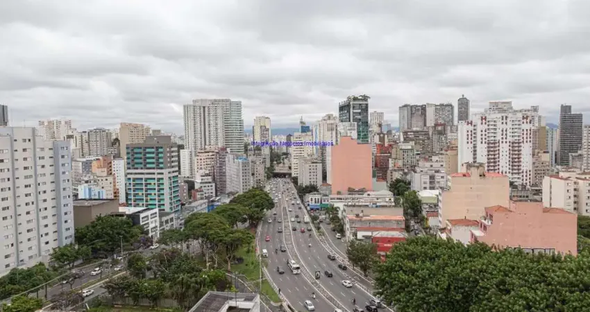 Apartamento 35m², 01 dormitório e 01 banheiro.  Condomínio com portaria, segurança, piscina, academia e salão de festas.  Excelente localização