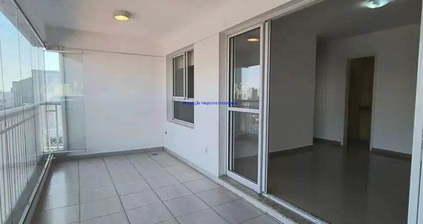 Apartamento 135m², 03 dormitórios (sendo 01 suíte), 02 banheiros e 02 vagas na garagem.  Condomínio com portaria, segurança, piscina, academia