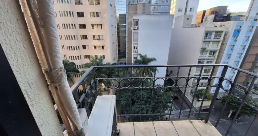 Apartamento 43m², 01 dormitório e 01 banheiro.  Condomínio com recepção, segurança, piscina e academia.  Excelente localização á 9 minutos andando