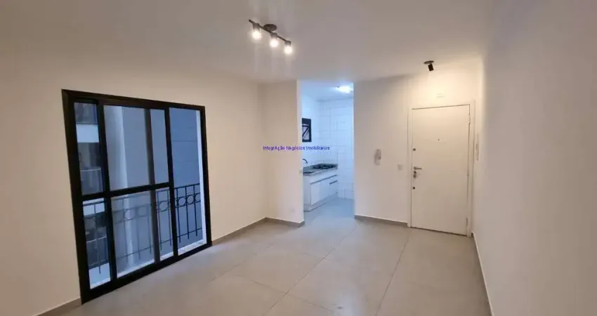 Apartamento 43m², 01 dormitório, 01 banheiro e 01 vaga de garagem.  Condomínio com recepção, segurança, piscina e academia.  Excelente localização