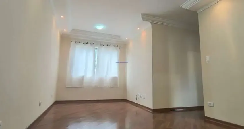 Apartamento 70m², 03 dormitórios, 01 banheiro e 01 vaga de garagem.  Condomínio com portaria e segurança.  Excelente localização