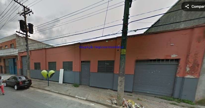 Terreno 1.700m² e 02 banheiros.  Excelente localização Wandenkolk, do Lirismo e Avenida do estado.  Todas as informações aqui anunciadas são fornecida