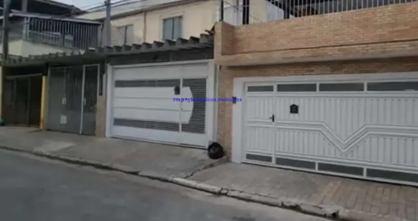 Casa 112m², 03 dormitórios, 02 banheiros e 02 vagas de garagem.  Condomínio com recepção e segurança 24hrs.  Excelente localização entre as Avenidas