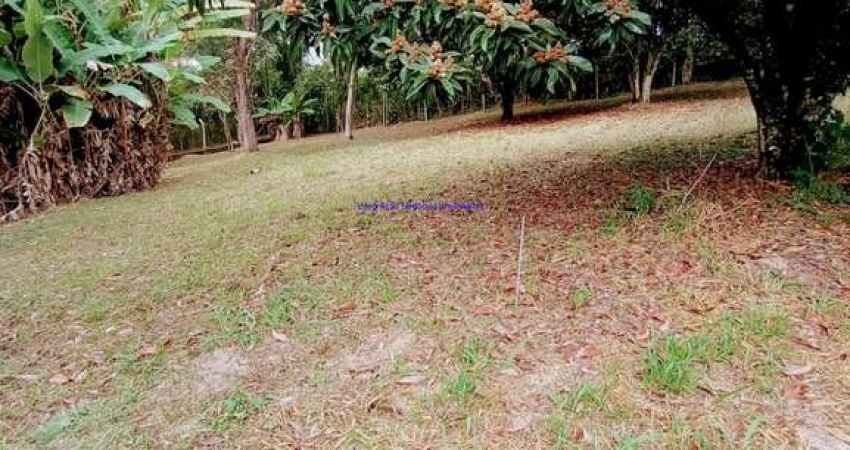 Terreno  3.460 m², possui  01 casa com 3 dormitórios, cozinha, banheiro, sala, lavanderia e 01 vaga de garagem.  Excelente localização