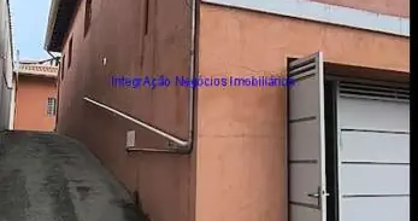 Casa Comercial 166m² sendo 305 de metros quadrados de área total , com 4 salas, 2 banheiros e 2 vagas de garagem.