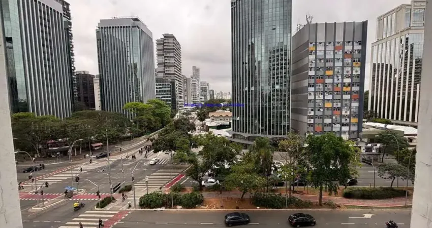 Conjunto comercial 66m², 01 sala em vão livre ampla e 02 banheiros.   condomínio com segurança e portaria 24 horas.  excelente localização