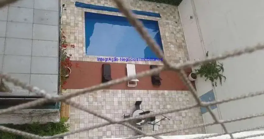 Condomínio com portaria, segurança 24hrs, piscina, piscina infantil, salão de festa e jardim.  excelente localização