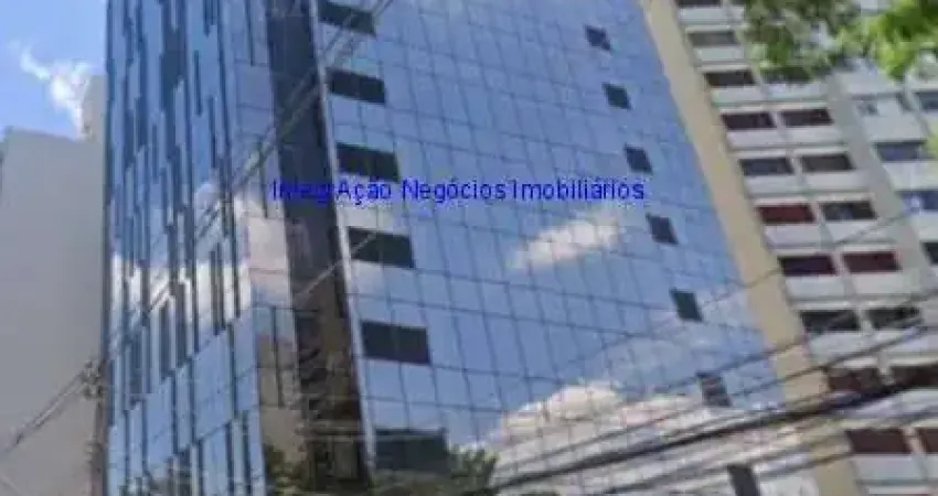 Condomínio com portaria e segurança. Excelente localização á 5 minutos andando para a estação do metrô São Joaquim;