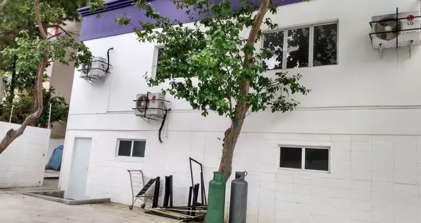 Galpão 680m² e  02 banheiros.  excelente localização entre as ruas espirito santo, pais de andrade e desembargador macedo viêira.