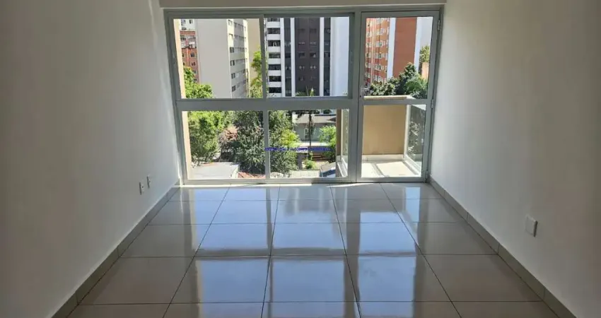 Conjunto comercial 115m², 04 salas, 01 cozinha e 02 banheiros.  condomínio com recepção, segurança.  excelente localização, á 8 minutos andando para