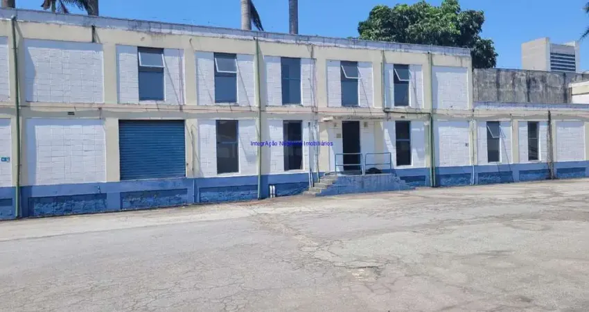 Galpão 3078m², 09 banheiros e 10 vagas de garagem.  excelente localização entre as avenidas engenheiro roberto zuccolo, mofarrej e rua padre emilio