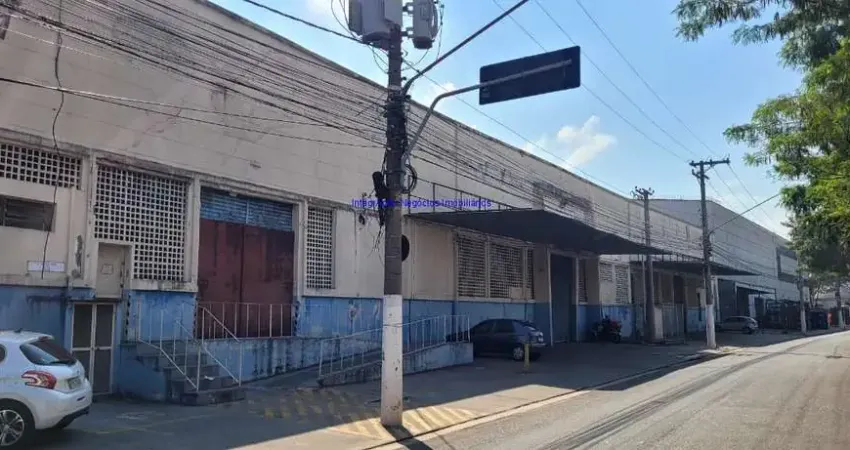 Galpão 2950m², 08 banheiros e 15 vagas de garagem.  excelente localização entre as avenidas engenheiro roberto zuccolo, cardeal santiago luís capello