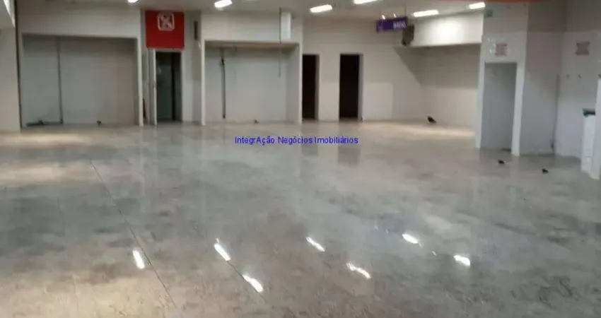 Loja 378m², 03 banheiros.  excelente localização á 10 minutos andando para a estação do metrô são joaquim; entre as ruas rui barbosa e treze de maio.