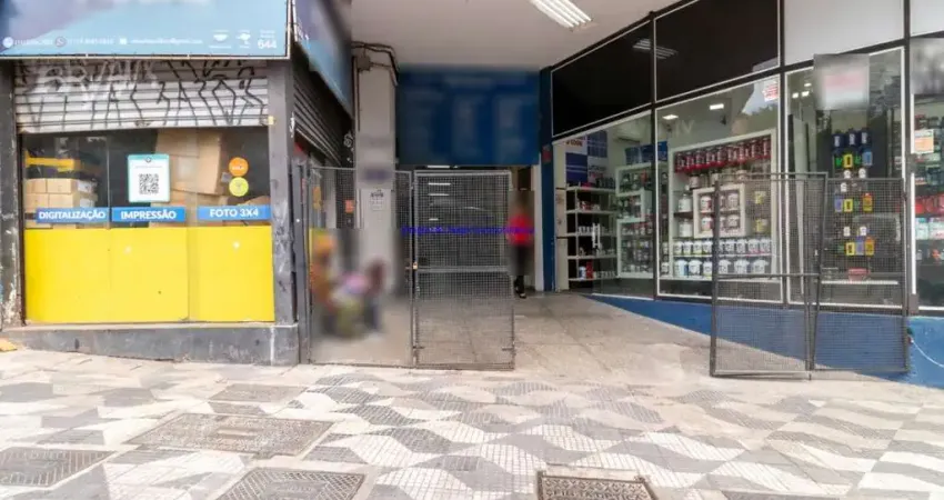 Loja 31m² e 01 banheiro. Excelente localização á 1 minuto andando para a estação do metrô São Bento; Entre a Rua São Bento e Avenida São João.