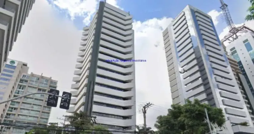 Condomínio com portaria, 03 subsolos, Auditório com capacidade de 65 pessoas, Gerador com capacidade de 12 horas para as áreas comuns.