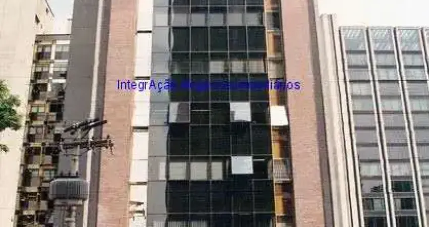 Condomínio com recepção e segurança. Excelente localização á 6 minutos andando para a estação do metrô Berrini; Entre as Ruas Sansão Alves dos Santos