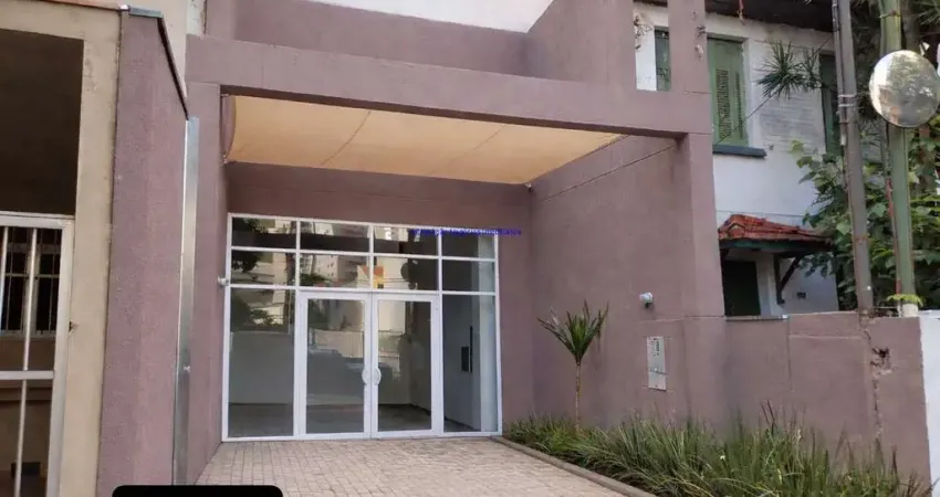 Loja 100m², 70m² área interna com mezanino + 30m² área externa, sendo 5m² de frente, com 01 banheiro. Excelente localização entre as Ruas Cotoxó,